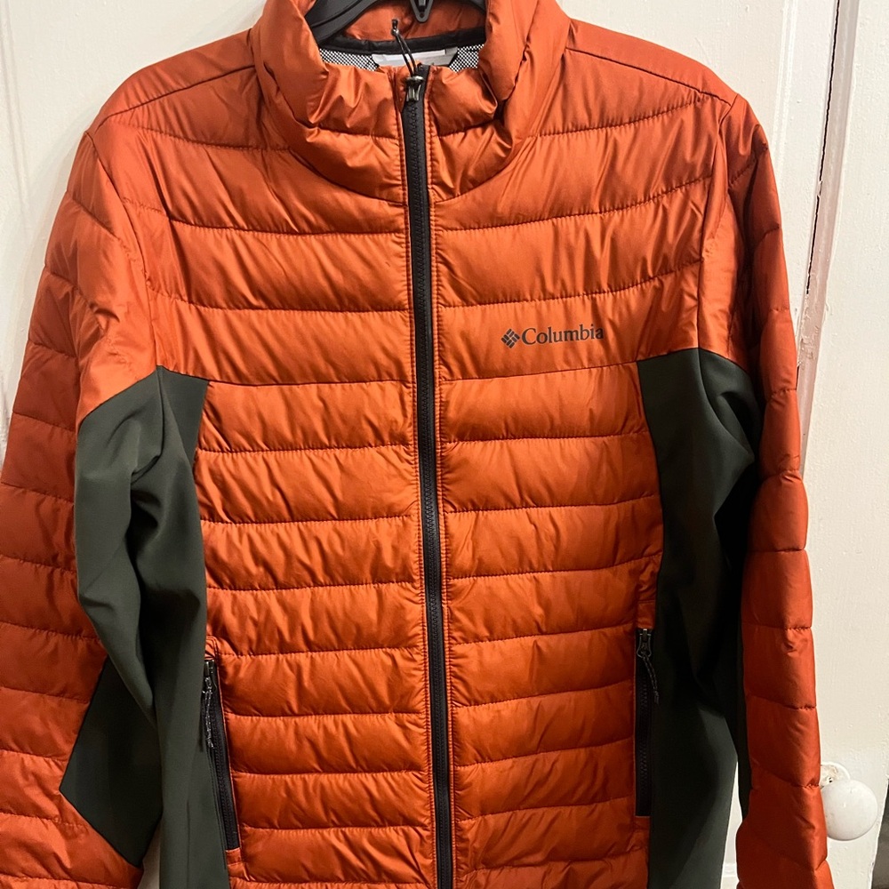 Mens Columbia Omni-Heat coat. Color warp red. Shark design
